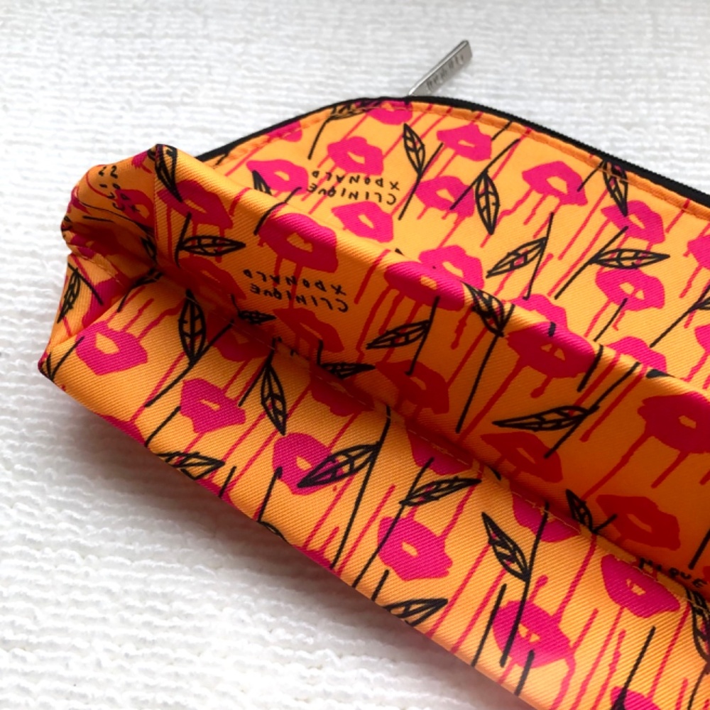 🎁Pick 5 for $25🎁 Clinique x Donald limited edition makeup bag - Picture 7 of 7